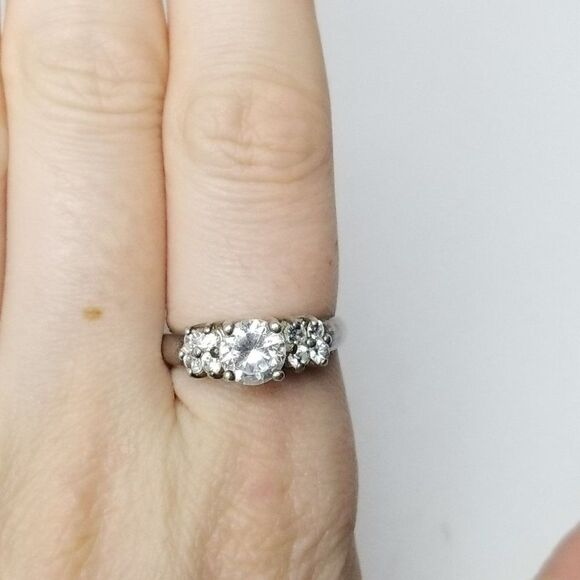 Vintage Sterling Silver Sparkly Rhinestone Cluster Ring, Size 7 Band, Estate - Picture 2 of 10